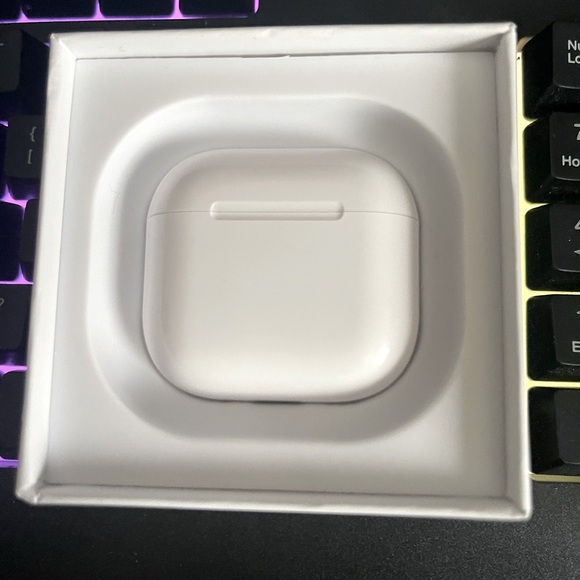 AirPods 4 (used)